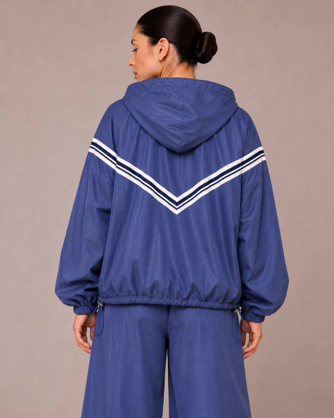 Veste Imperméable – Coupe Oversize avec Bandes Contrastantes