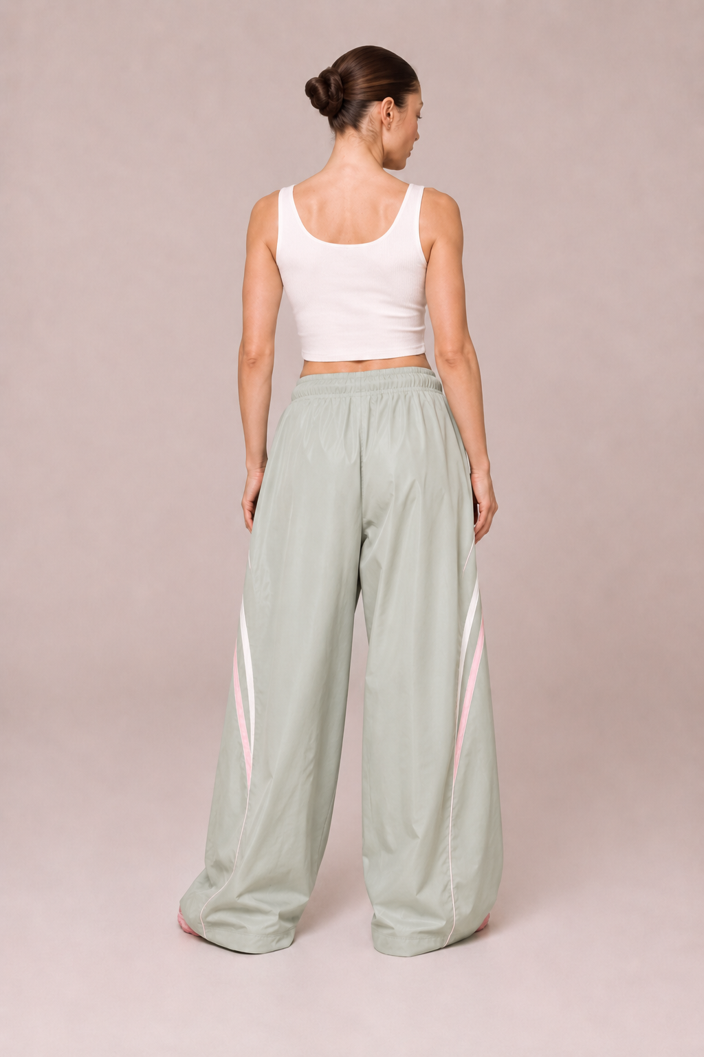 Pantalon Large Imperméable – Taille Élastiquée avec Empiècements Graphiques