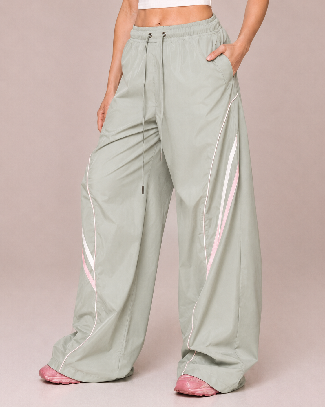 Pantalon Large Imperméable – Taille Élastiquée avec Empiècements Graphiques