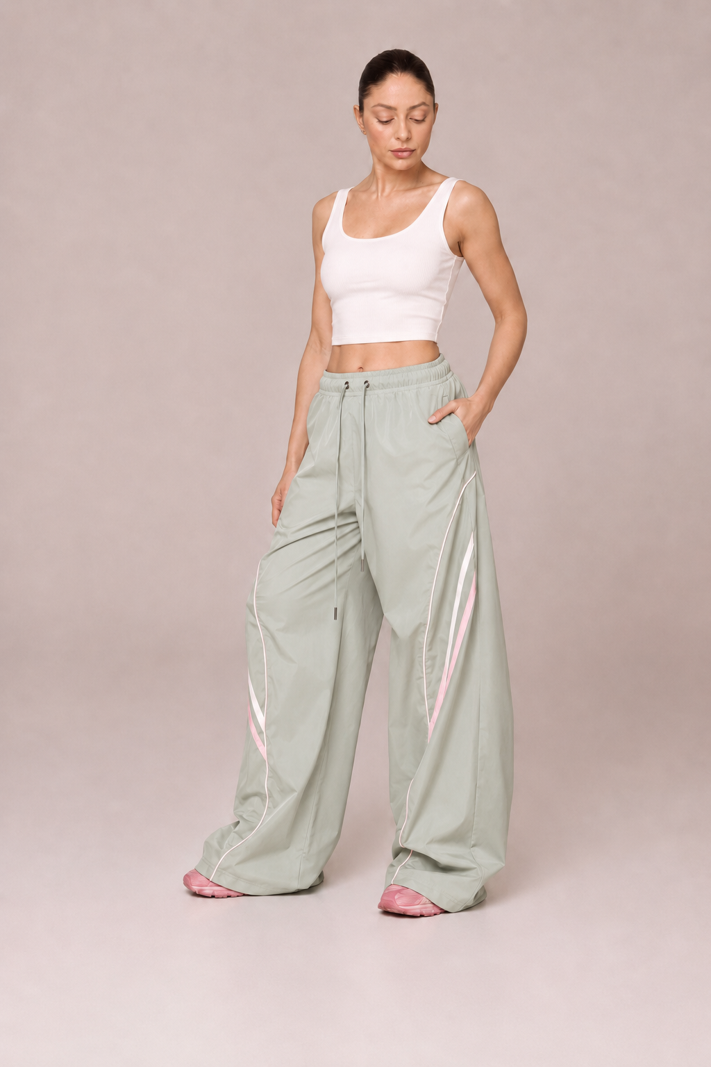 Pantalon Large Imperméable – Taille Élastiquée avec Empiècements Graphiques