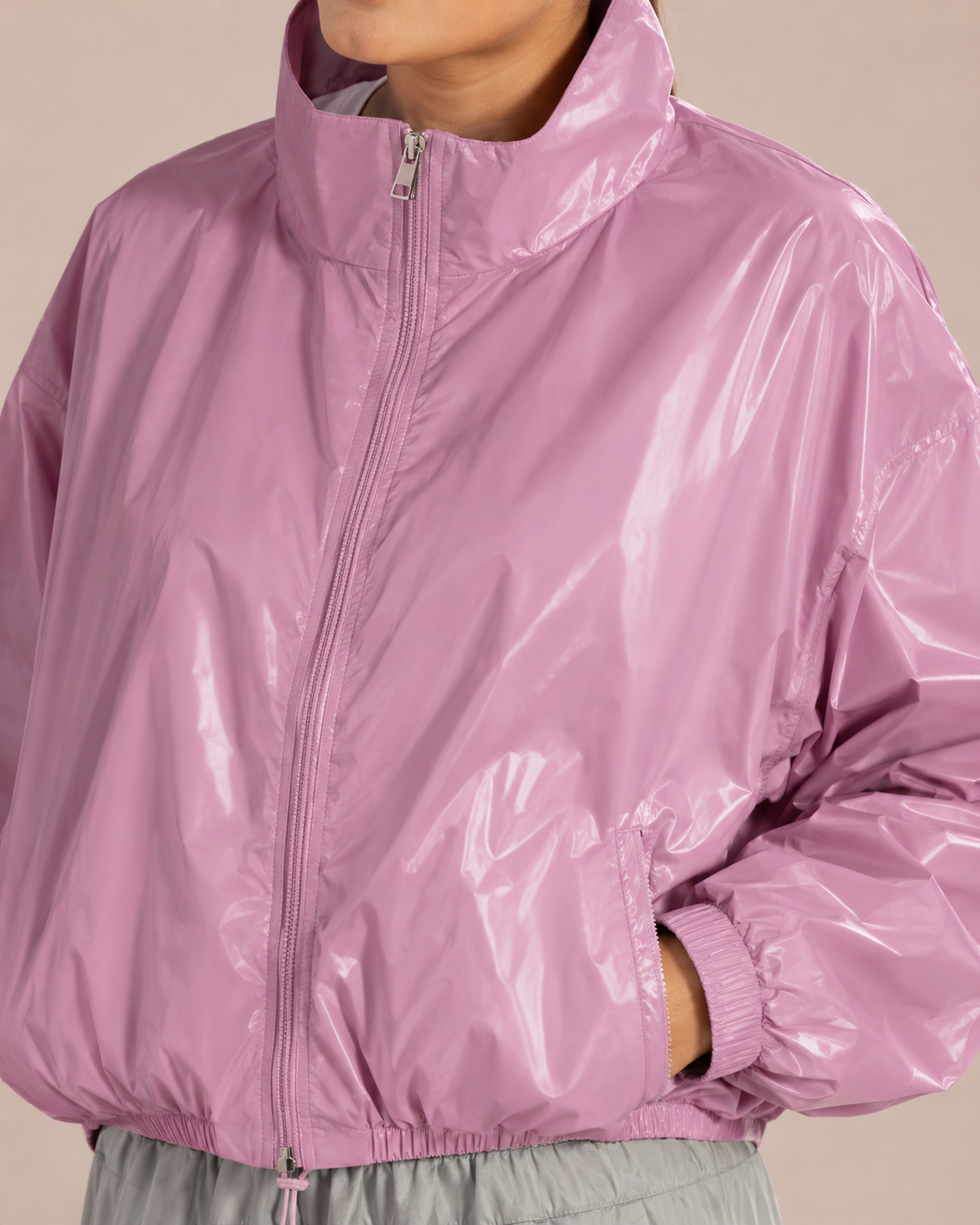 Veste Imperméable Courte – Col Montant et Coupe Bouffante