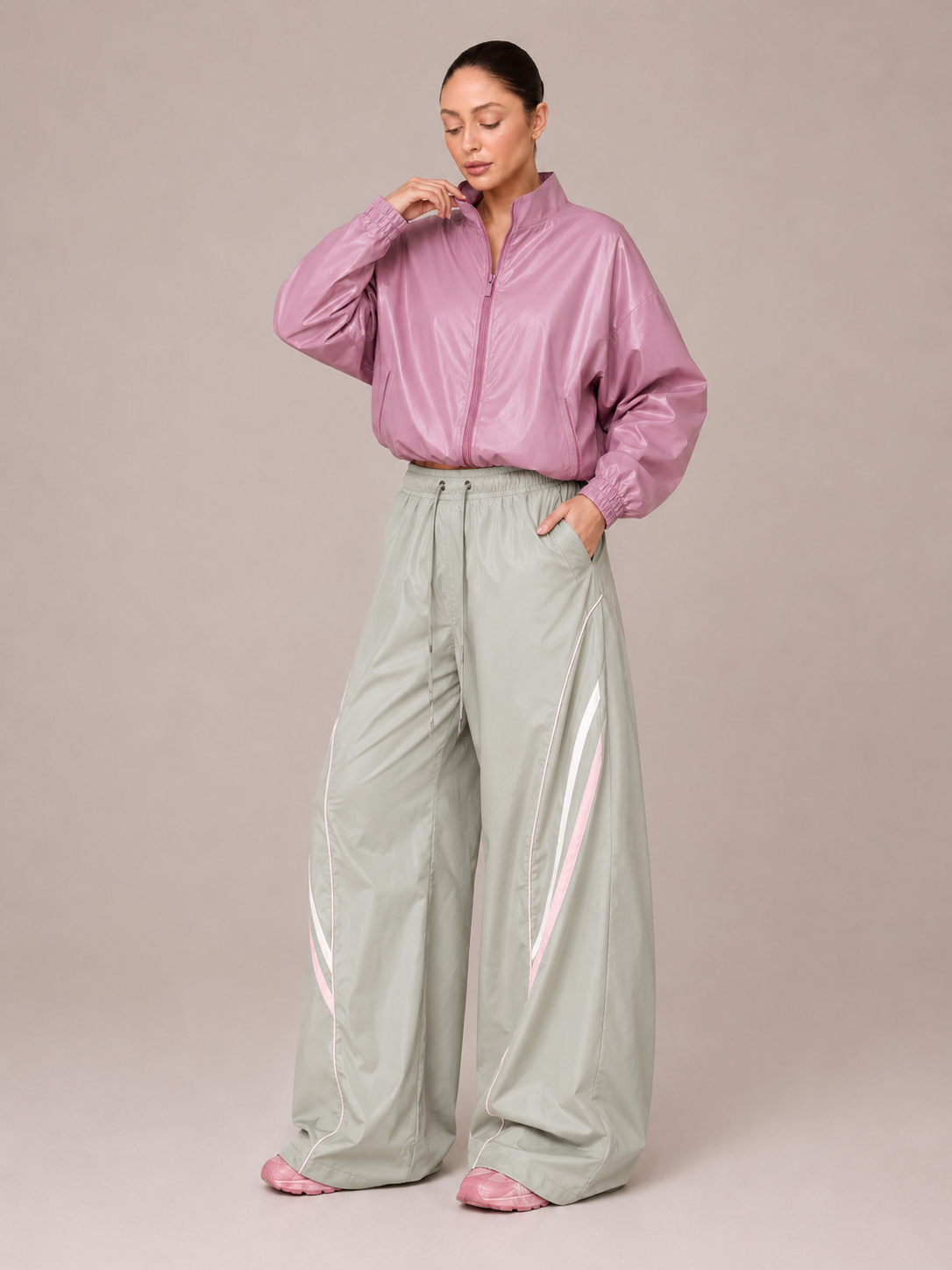 Veste Imperméable Courte – Col Montant et Coupe Bouffante