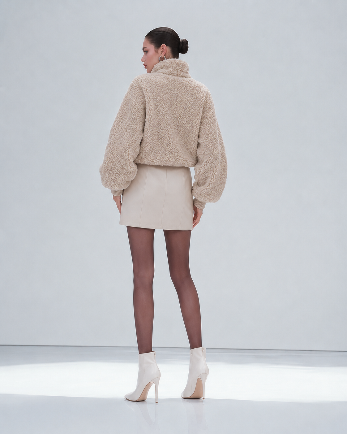 Veste Mouton Courte – Col Montant et Manches Bouffantes